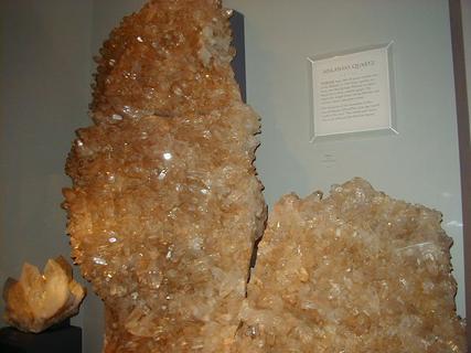 Huge quartz crystal<br>Location: <a href="https://www.google.com/maps/search/?api=1&query=38.89096,-77.02601" target="_new">Smithsonian National Museum of Natural History</a>